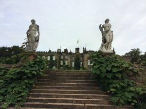 The steps which the Gardiners and Lizzy took to begin their tour of the grounds